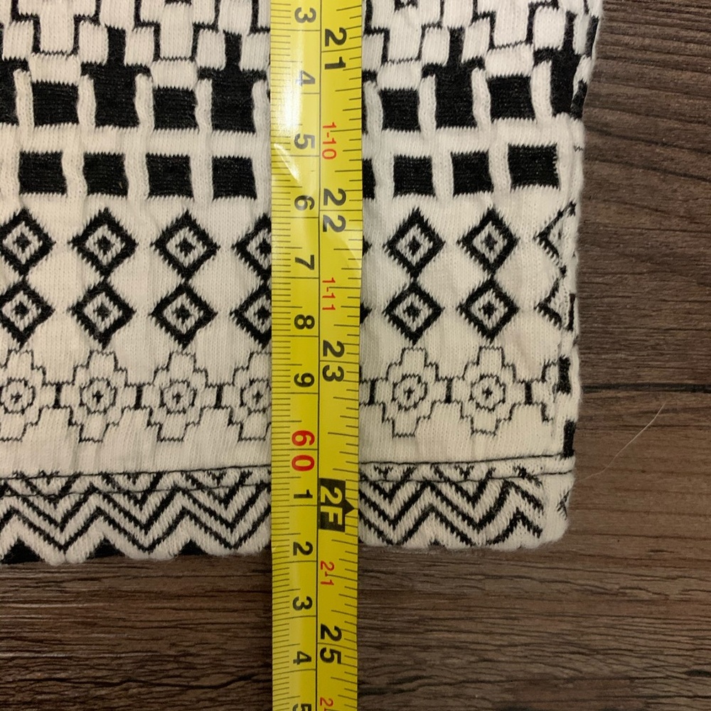 Lovely Day Black & White Patterned Bodycon Skirt Size Medium - Picture 6 of 8